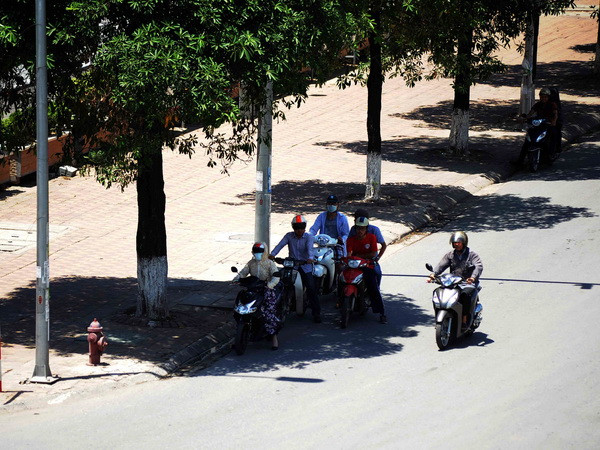 Nắng nóng mở rộng khắp Bắc Trung bộ, nhiều nơi nhiệt độ 38 độ C ảnh 1