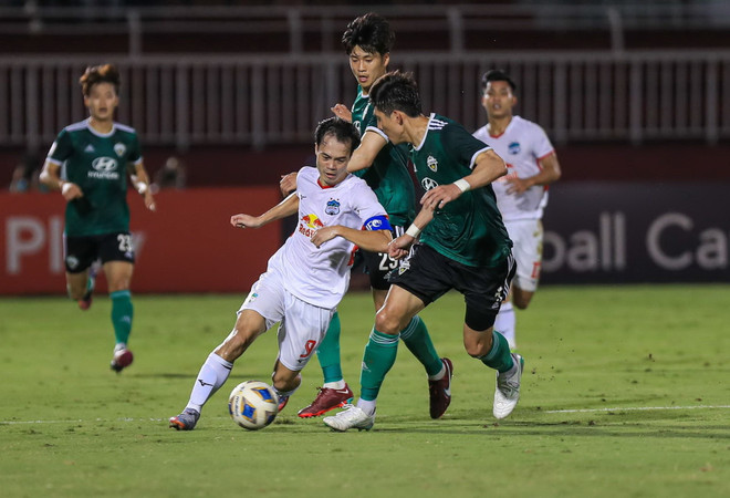 Hoàng Anh Gia Lai thua tiếc nuối trước Jeonbuk FC ở những phút bù giờ ảnh 1