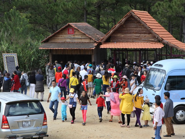 Chuyến bay đầu tiên chở du khách Trung Quốc đến Đà Lạt ảnh 1