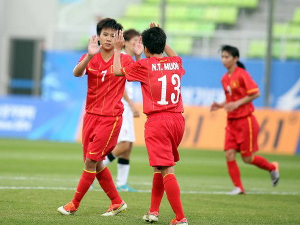 Đại thắng Hong Kong 5-0, tuyển nữ Việt Nam tái ngộ Thái Lan ảnh 1