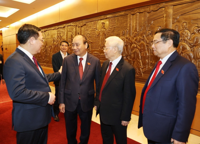 Tổng Bí thư Nguyễn Phú Trọng cùng Chủ tịch nước Nguyễn Xuân Phúc, Thủ tướng Phạm Minh Chính và Chủ tịch Quốc hội Vương Đình Huệ dự bế mạc Kỳ họp thứ 11, Quốc hội khoá XIV. (Ảnh: Trí Dũng - TTXVN) Chuyên gia quốc tế lạc quan về kinh tế Việt Nam trong nhiệm kỳ mới ảnh 1