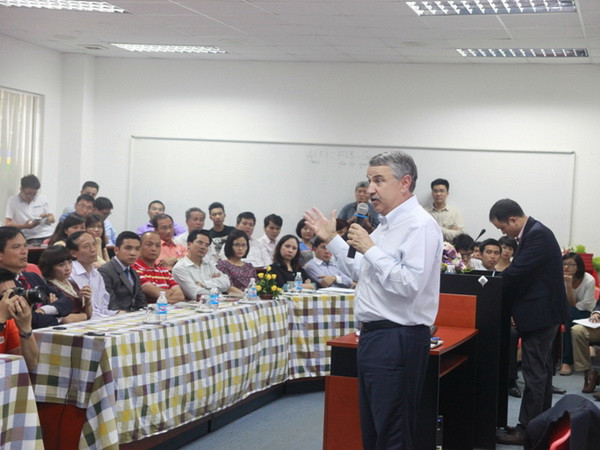 Tác giả Thế giới phẳng: Lãnh đạo ngày nay cần phải đối thoại ảnh 1