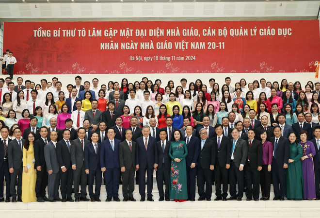ttxvn_tong_bi_thu_gap_mat_cac_nha_giao_can_bo_quan_ly_giao_duc_nhan_ngay_nha_giao_viet_nam_2011_8.jpg