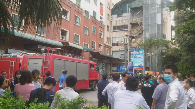 Hà Nội: Cháy tại chung cư Xa La, người dân hoảng loạn tháo chạy ảnh 1