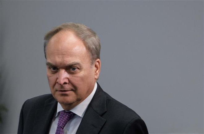 Đại sứ Nga tại Mỹ Anatoly Antonov tham dự một sự kiện tại Washington, DC, Mỹ, ngày 12/12/2017. (Ảnh: AFP/TTXVN) Đại sứ Nga Anatoly Antonov đã lên đường quay trở lại Mỹ ảnh 1