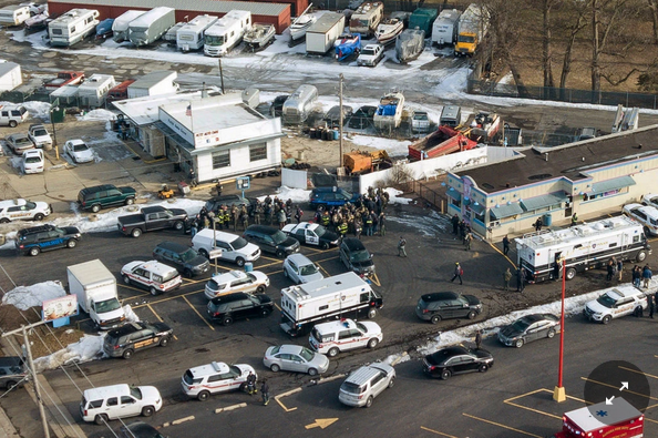 Mỹ: Tấn công bằng súng tại khu tổ hợp sản xuất ở thành phố Chicago ảnh 1