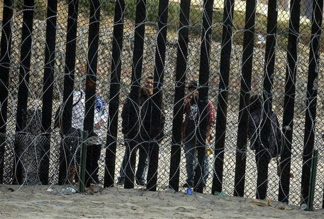 Tổng thống Mỹ chính thức ban bố tình trạng khẩn cấp quốc gia ảnh 1