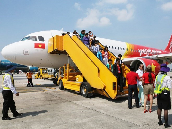 Vietjet phản hồi về việc nữ nhân viên xé vé của khách đi tàu bay muộn ảnh 1