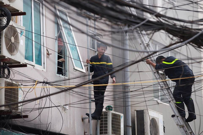 Vụ cháy ở phố Trần Thái Tông: Có nạn nhân nghi bị mắc kẹt bên trong ảnh 18