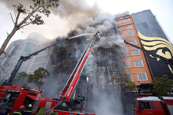 Vụ cháy ở phố Trần Thái Tông: Có nạn nhân nghi bị mắc kẹt bên trong ảnh 5