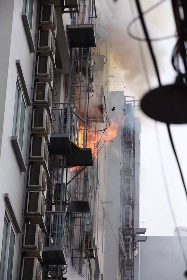 Vụ cháy ở phố Trần Thái Tông: Có nạn nhân nghi bị mắc kẹt bên trong ảnh 10