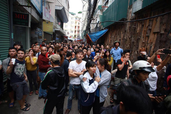 Vụ cháy ở phố Trần Thái Tông: Có nạn nhân nghi bị mắc kẹt bên trong ảnh 8