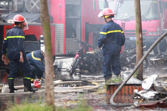 Vụ cháy ở phố Trần Thái Tông: Có nạn nhân nghi bị mắc kẹt bên trong ảnh 19