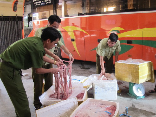 Ninh Bình bắt xe chở 2,5 tấn nội tạng động vật bốc mùi hôi thối ảnh 1