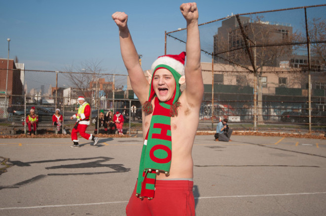 New York ấm kỷ lục, nhiều ông già Noel phải mặc áo phông ảnh 1