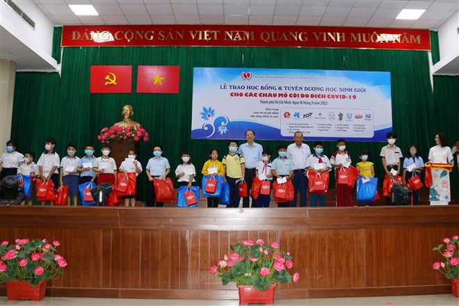 TP.HCM: Trao hơn 500 suất học bổng cho các em mồ côi do dịch COVID-19 ảnh 2