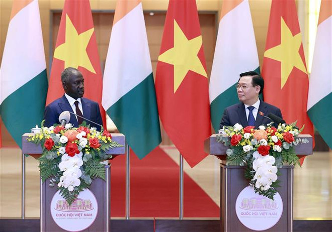 Chủ tịch Quốc hội Vương Đình Huệ phát biểu tại cuộc họp báo thông báo kết quả hội đàm. (Ảnh: Doãn Tấn/TTXVN) Nhiều tiềm năng mở rộng hợp tác giữa Việt Nam và Bờ Biển Ngà ảnh 1