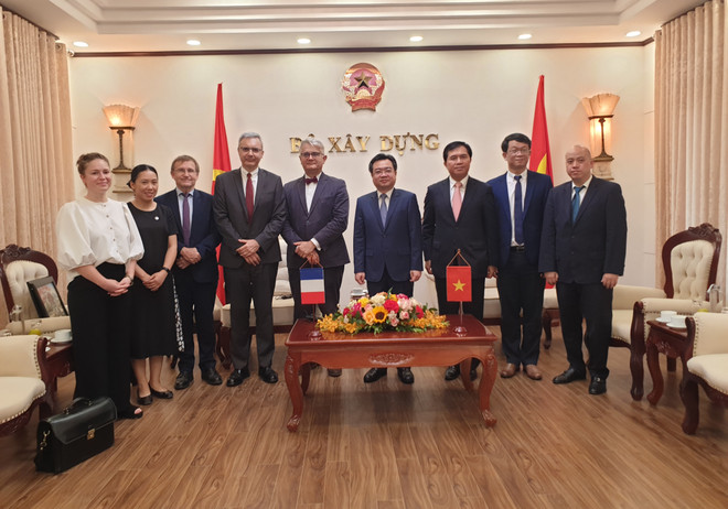 Tăng cường hợp tác giữa Bộ Xây dựng Việt Nam và Cơ quan Phát triển Pháp. (Ảnh: PV/Vietnam+) Bộ Xây dựng và AFD hợp tác tăng ‘sức đề kháng’ cho đô thị Việt Nam ảnh 1