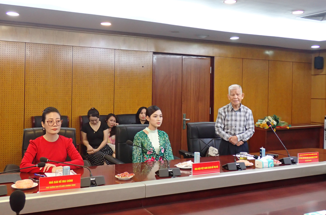Giáo sư - Tiến sỹ khoa học Đặng Huy Huỳnh, Anh hùng Đa dạng sinh học ASEAN chia sẻ tại sự kiện. (Ảnh: Hùng Võ/Vietnam+) Chung tay thay đổi hành vi tiêu dùng "Vì Môi trường xanh quốc gia" ảnh 2