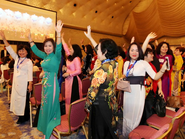 Đại biểu Việt Nam trình bày tham luận tại Hội nghị phụ nữ toàn cầu ảnh 1