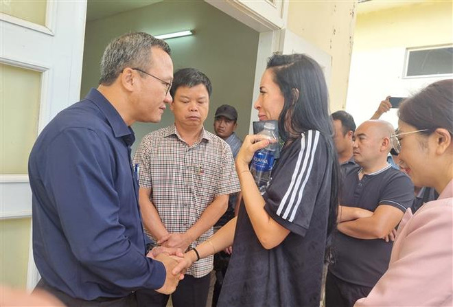 Thăm hỏi, động viên gia đình các nạn nhân vụ tai nạn tại Gia Lai ảnh 1