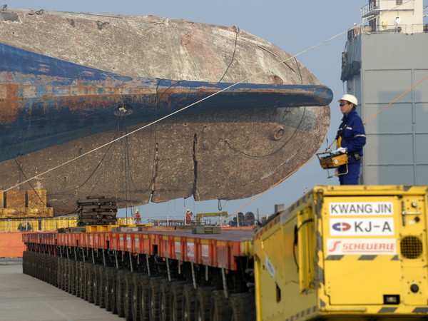 Xác định xương của 1 nạn nhân mất tích trong vụ chìm phà Sewol ảnh 1
