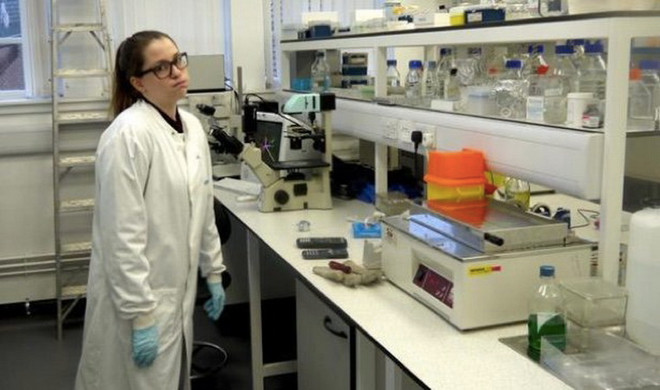 Các nhà khoa học nữ đăng ảnh "quyến rũ" phản đối phân biệt giới tính ảnh 1