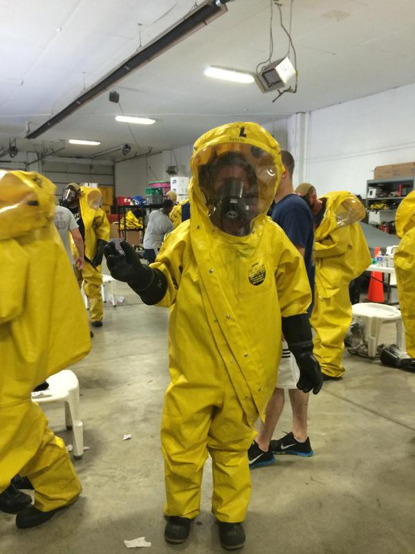 Các nhà khoa học nữ đăng ảnh "quyến rũ" phản đối phân biệt giới tính ảnh 4