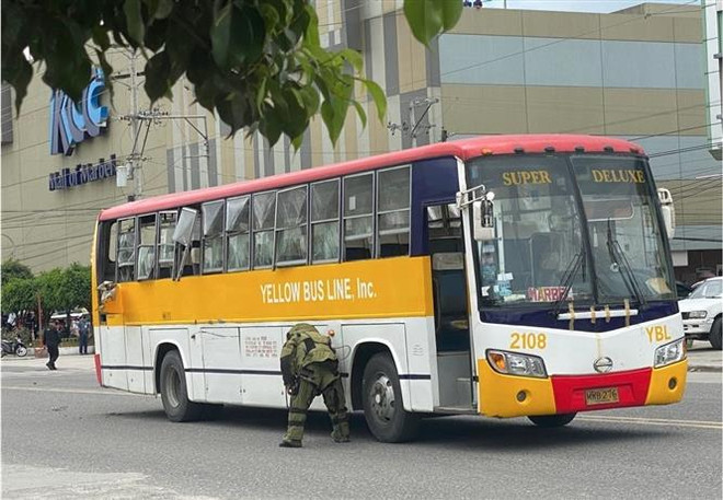 Đánh bom xe buýt ở Philippines, ít nhất 12 người thương vong ảnh 1