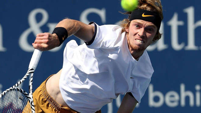 Rub Rublev tạo nên cú sốc tại Cincinnati Open 2019. (Nguồn: Getty Images) "Tàu tốc hành" Federer nhận thất bại nhanh nhất kể từ năm 2003 ảnh 1