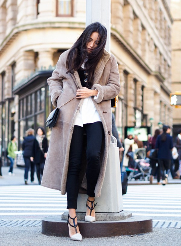 Áo khoác da lộn - "tuyên ngôn" của những cô nàng sành điệu ảnh 2