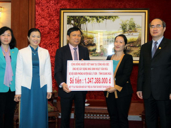 Chủ tịch MTTQ: Sẽ không để kiều bào thiếu thông tin về đất nước ảnh 1