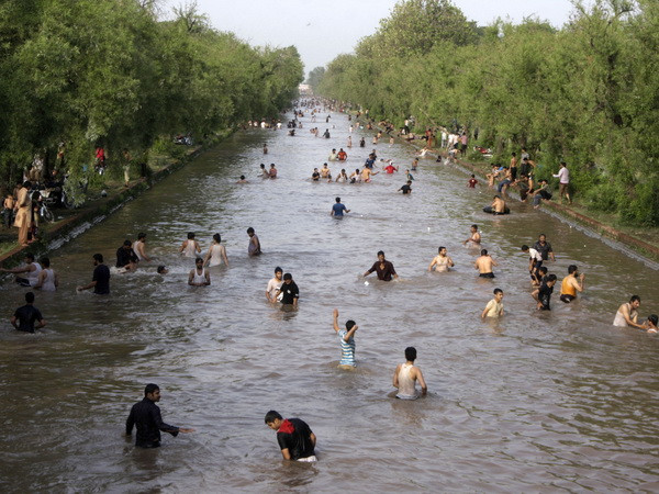 Pakistan: Hàng chục người thiệt mạng dưới cái nóng 47 độ C ảnh 1