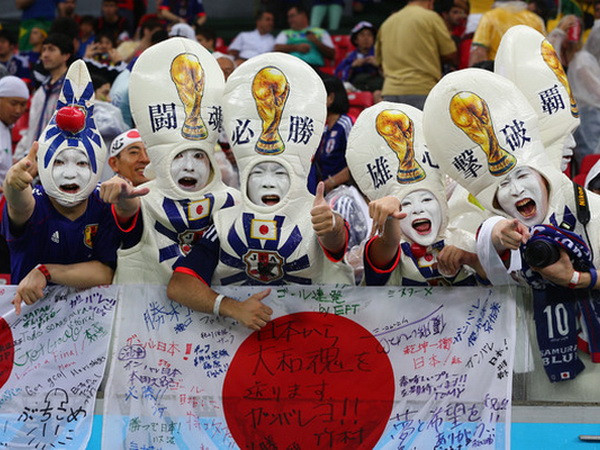 Cổ động viên Nhật Bản lại khiến cả thế giới cảm phục ảnh 1