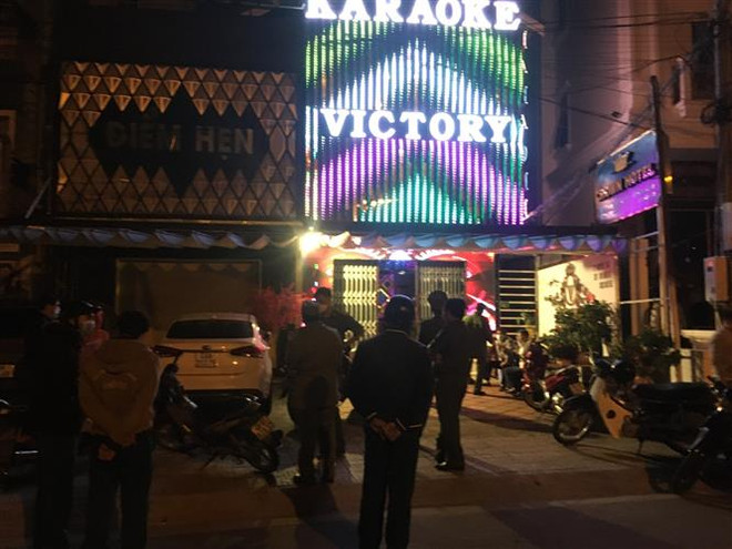Lâm Đồng thu hồi giấy phép 2 quán karaoke tắt đèn "trốn" phạt ảnh 1