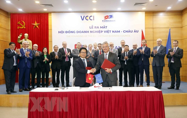 Lễ ký kết hoạt động của Hội đồng doanh nghiệp Việt Nam-châu Âu. (Ảnh: Trần Việt/TTXVN) Doanh nghiệp châu Âu lạc quan về hoạt động kinh doanh tại Việt Nam ảnh 1