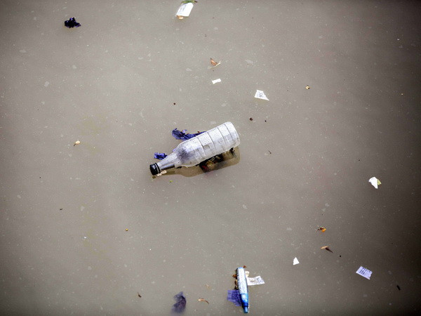 Lệnh cấm nghiêm khắc nhất thế giới với sản phẩm có hạt vi nhựa ảnh 1