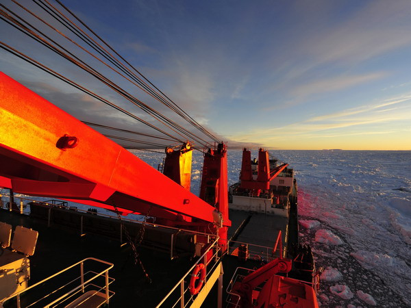 Mỹ cử tàu phá băng tới Nam Cực giải cứu tàu Nga và Trung Quốc ảnh 1