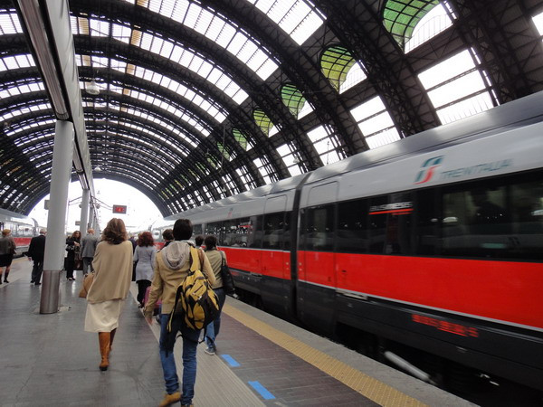 Ngành đường sắt Italy khuyến khích hành khách... viết văn ảnh 1