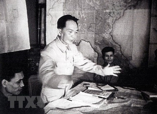 17h30 phút ngày 13/3/1954, Đại tướng Tổng tư lệnh Võ Nguyên Giáp ra lệnh nổ súng tấn công Tập đoàn cứ điểm Điện Biên Phủ. (Ảnh: Tư liệu TTXVN) Đại tướng Võ Nguyên Giáp: Động lực đằng sau mỗi thắng lợi ảnh 3