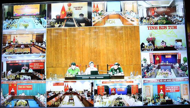 Quang cảnh buổi làm việc trực tuyến tại các điểm cầu. (Ảnh: Hồng Pha/TTXVN phát) Nhiều ý kiến đề nghị duy trì kiểm soát đi lại giữa TP.HCM với các tỉnh ảnh 1