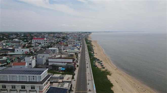 Toàn cảnh bãi ngang thị trấn Phước Hải, huyện Đất Đỏ. (Ảnh: Ngọc Sơn/TTXVN) Bà Rịa-Vũng Tàu thí điểm đón khách theo mô hình “bong bóng du lịch” ảnh 1