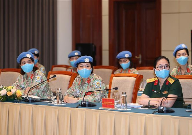 Các nữ sỹ quan, quân nhân Việt Nam đã và đang chuẩn bị tham gia lực Gìn giữ hòa bình. (Ảnh: Trọng Đức/TTXVN) Mở rộng sự tham gia của các quốc gia vào vấn đề an ninh toàn cầu ảnh 2