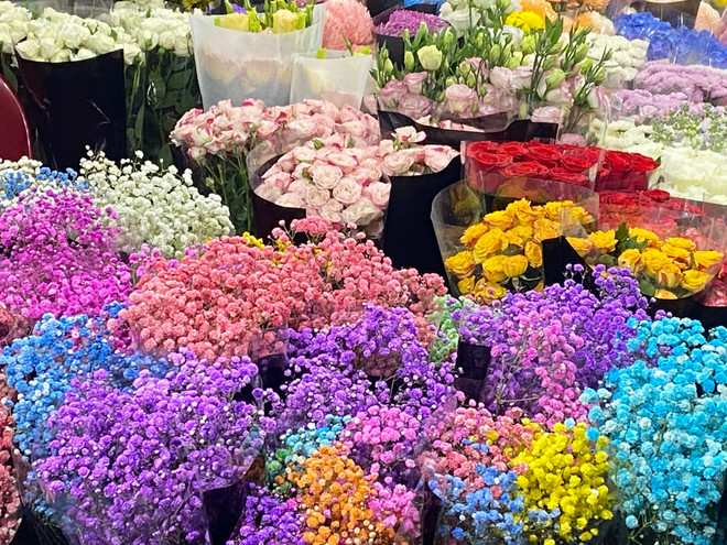 Hoa hồng giá tăng gấp đôi, 'cháy hàng' trong ngày Quốc tế Phụ nữ 8/3 ảnh 4