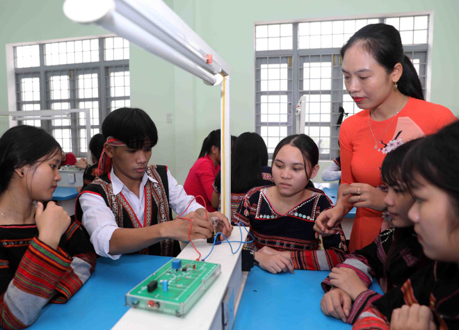 Tạo động lực cho giáo viên dân tộc thiểu số tại vùng đặc biệt khó khăn ảnh 1