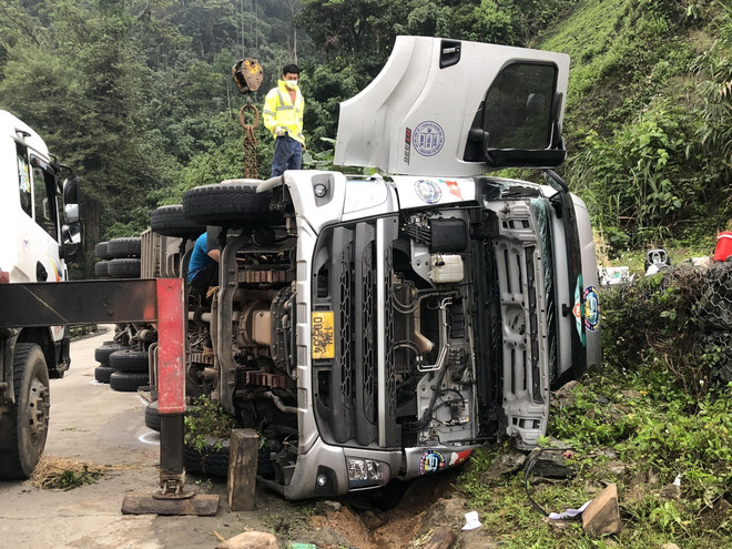 Kon Tum: Lật xe trên đèo Lò Xo khiến hai người thương vong ảnh 1