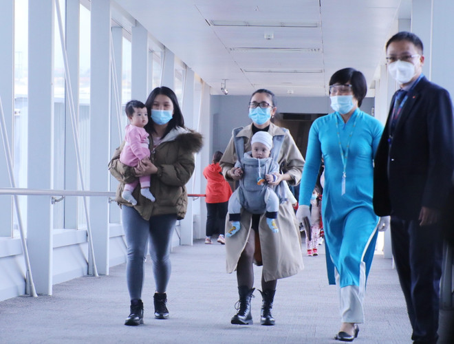 Chia sẻ xúc động của những kiều bào đầu tiên trở về từ Ukraine ảnh 1