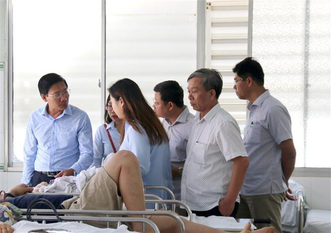 Tài xế trong vụ xe khách bị lật tại Bình Thuận đã tử vong ảnh 1