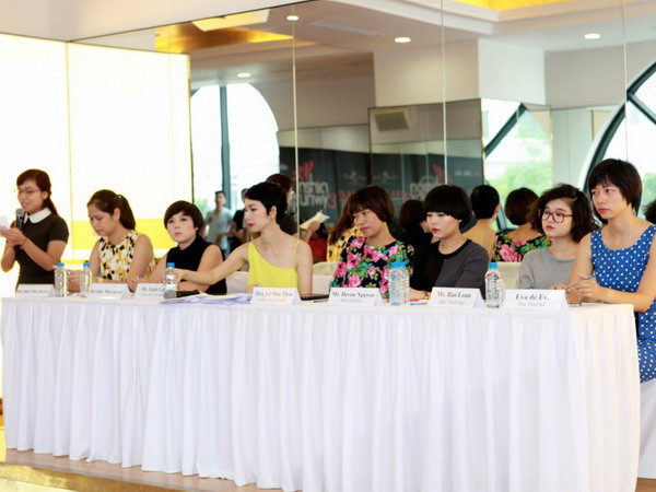 [Photo] Nhiều "mẫu Tây" muốn được diễn ở Đẹp Fashion Runway 3 ảnh 2