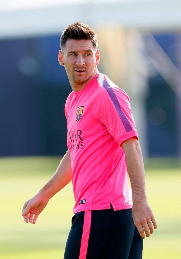 Messi khiến người hâm mộ thất vọng với kiểu đầu mới của mình ảnh 3